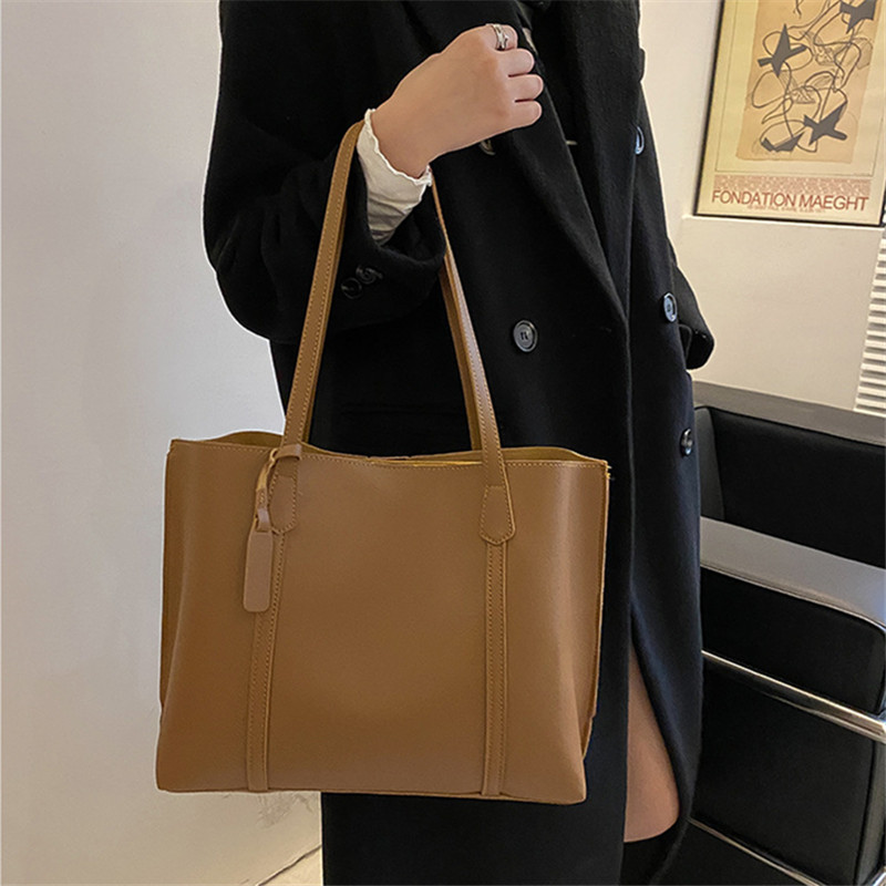 Classic Black Faux Leather Tot - Leather Work Handbags reseña y precio