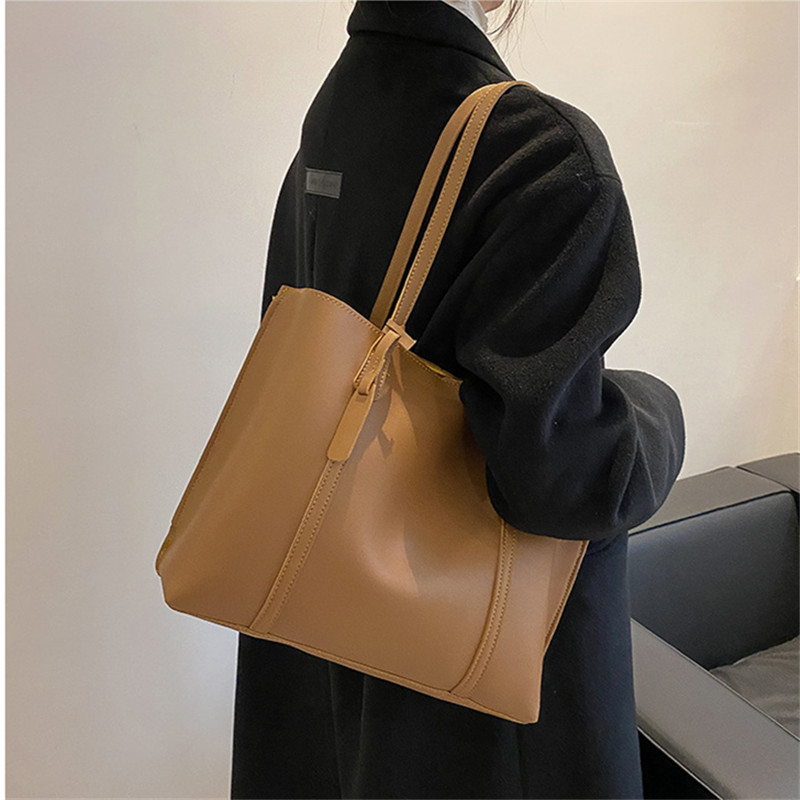 Classic Black Faux Leather Tot - Leather Work Handbags reseña y precio