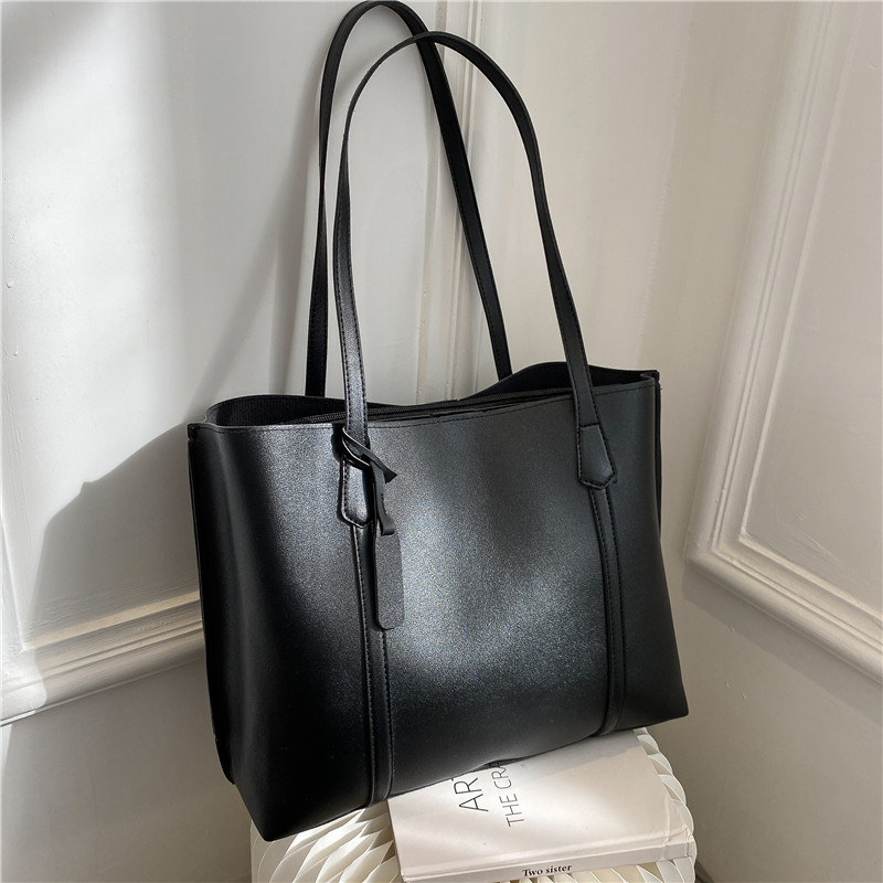 Classic Black Faux Leather Tot - Leather Work Handbags reseña y precio